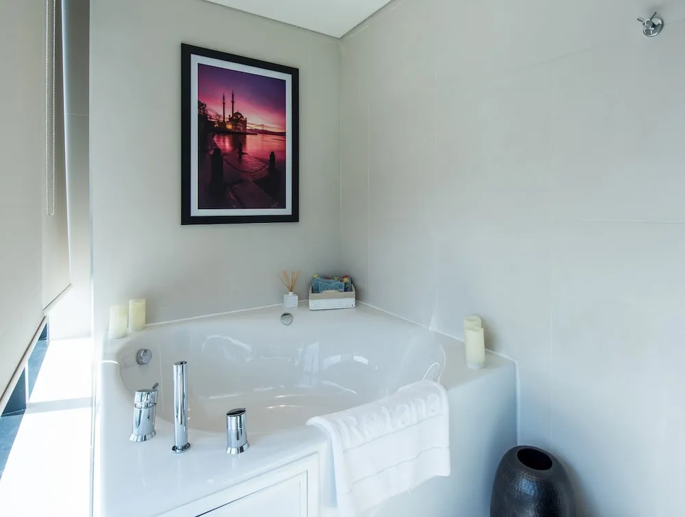 Spacious Centro Corner Suite