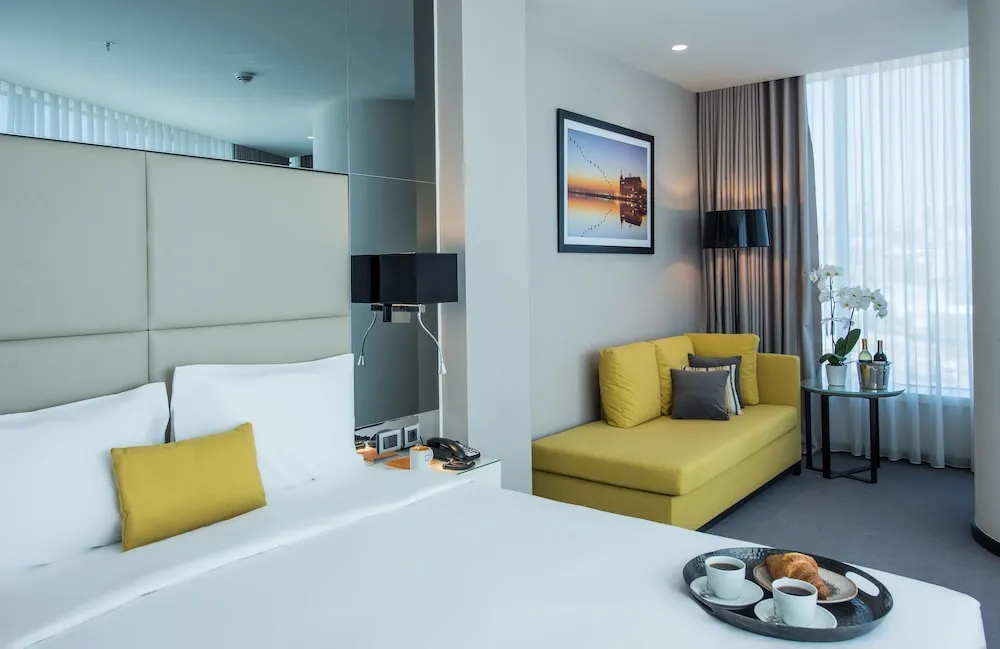 Spacious Centro Corner Suite
