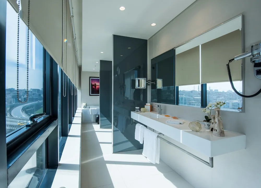 Spacious Centro Corner Suite