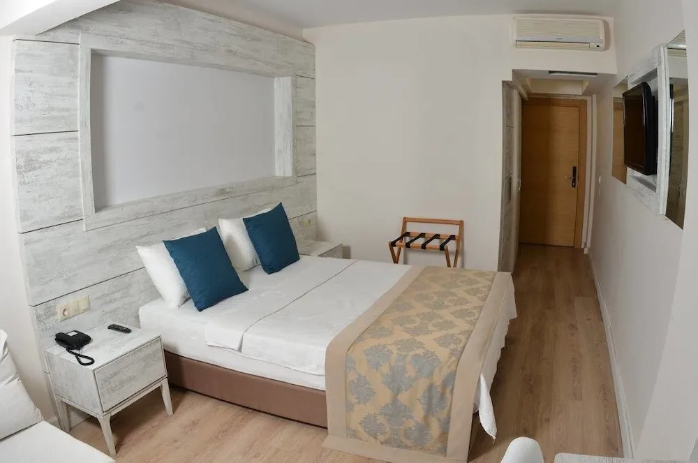 Standard Tek Büyük veya İki Ayrı Yataklı Oda, Deniz Manzaralı