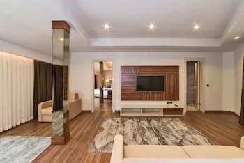 Golden Royal Hotel & Spa