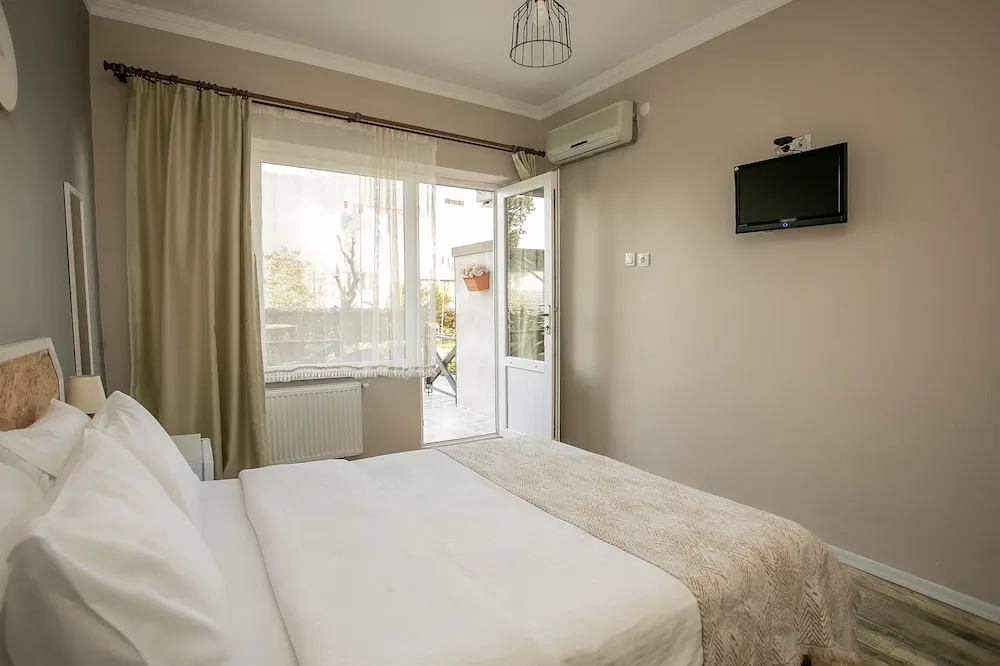 Standard Tek Büyük Yataklı Oda, Bahçe Manzaralı