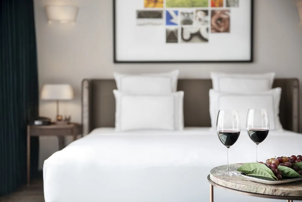 Deluxe King Partial Sea View