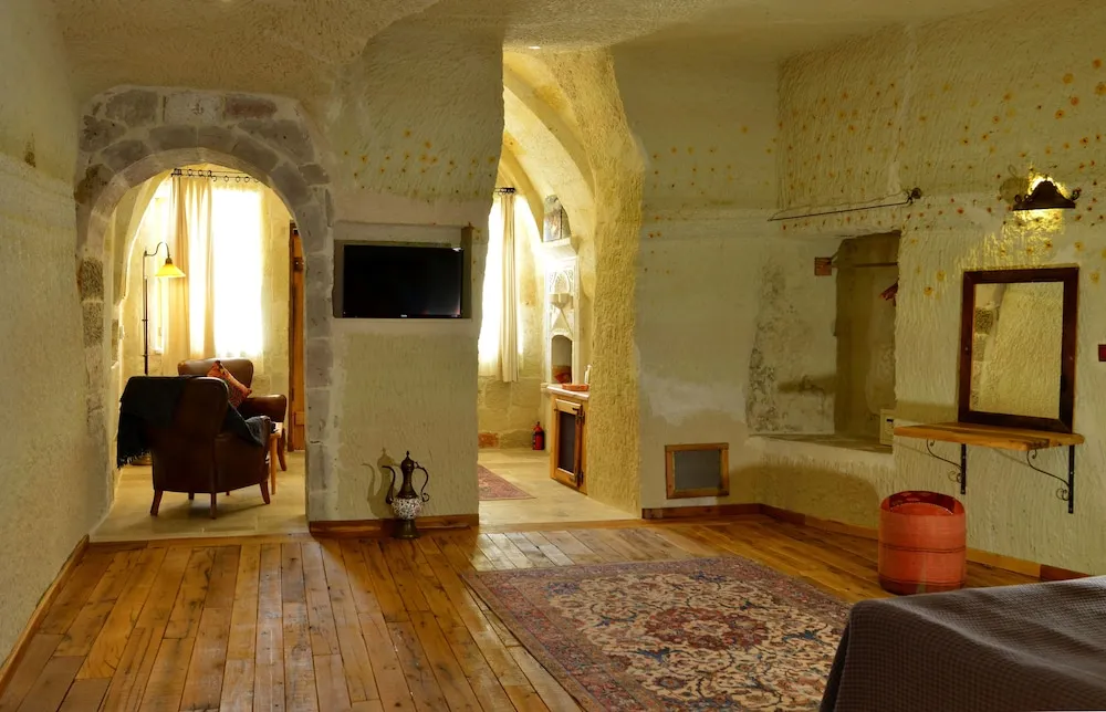 Cave Suite with View