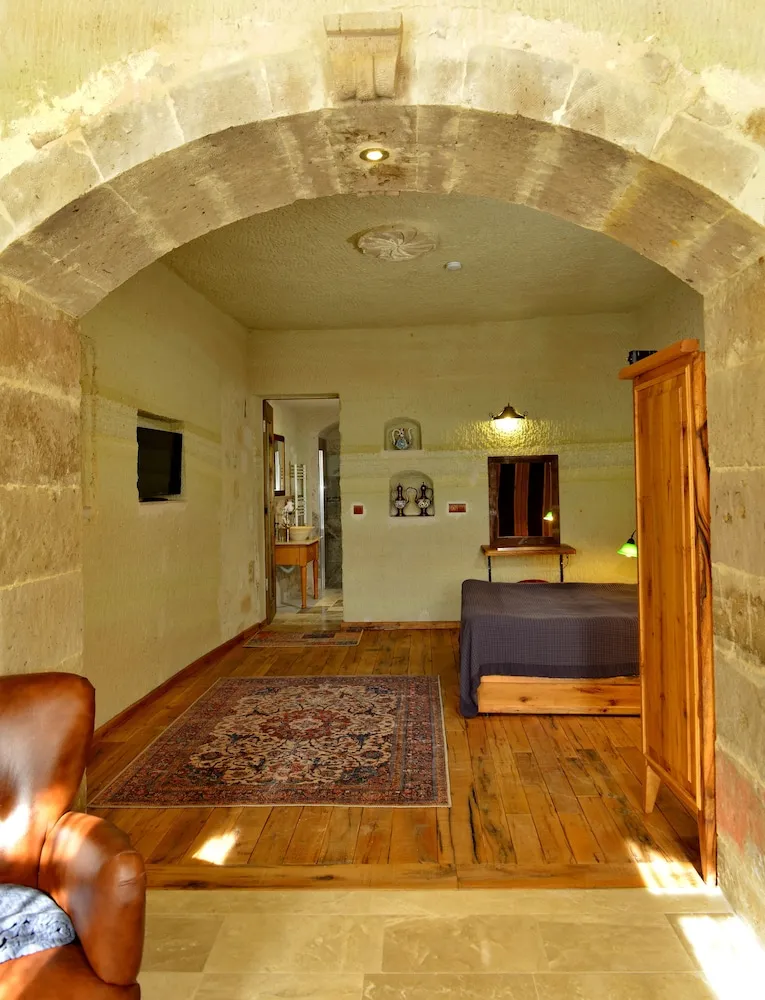 Cave Suite with View