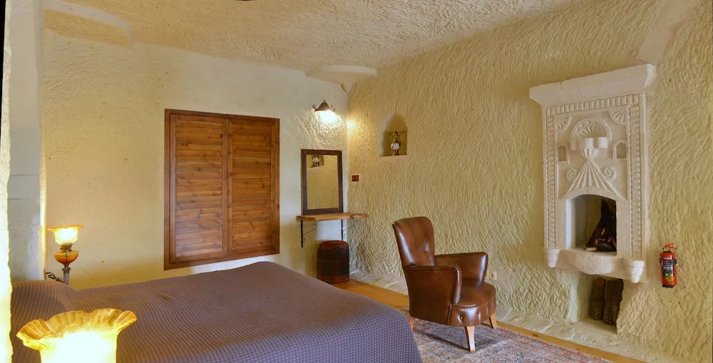 Cave Suite with View