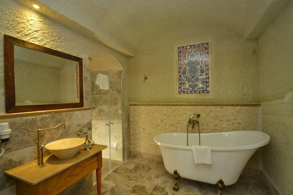 Cave Suite with View