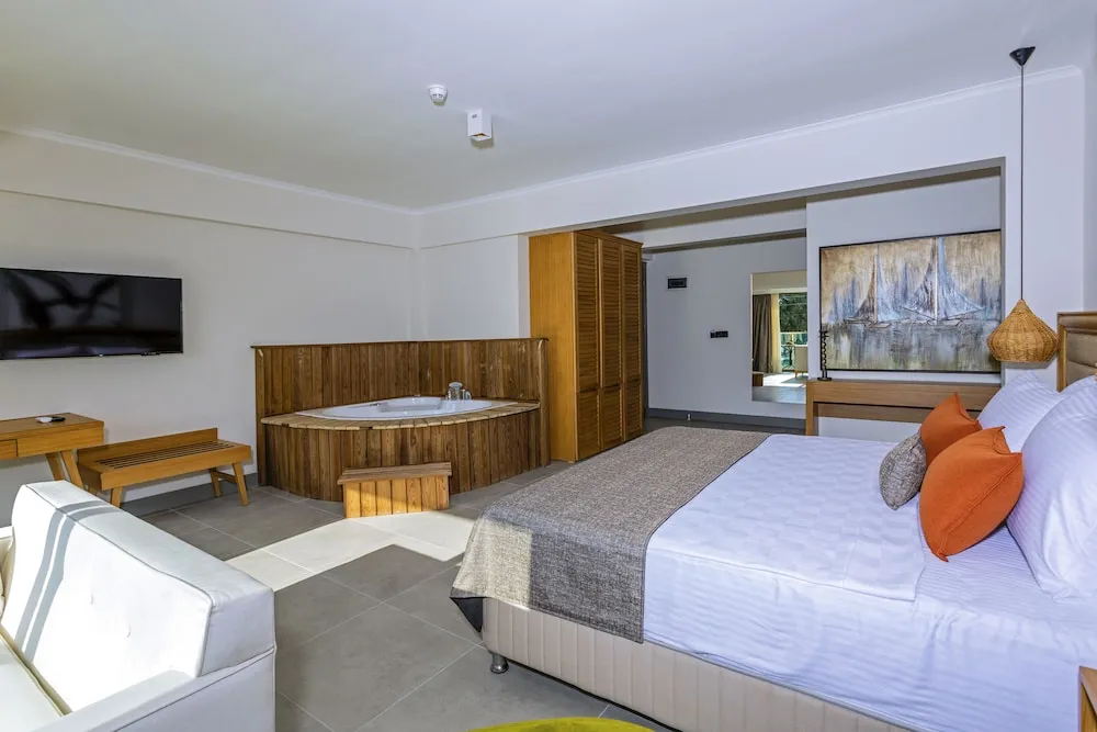 KING-QUEEN SUITE