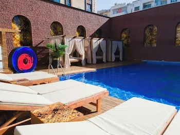 Duqqan Deluxe Hotel