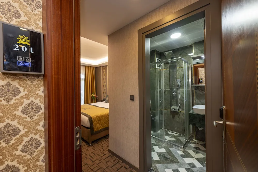 Luxury Oda