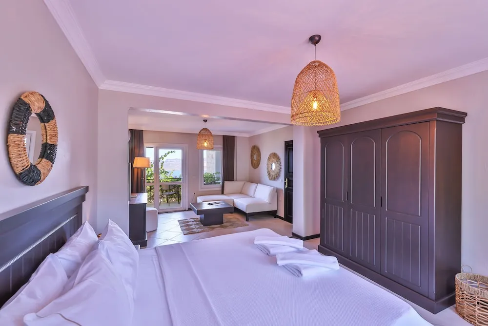 Deluxe Süit, 1 En Büyük (King) Boy Yatak, Balkon, Deniz Manzaralı