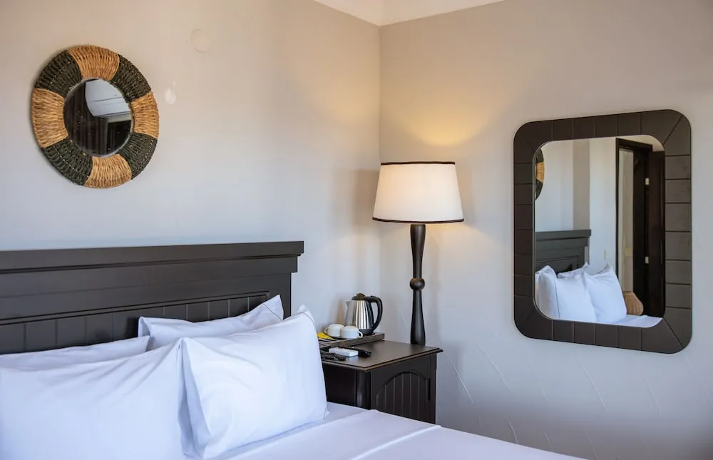 Deluxe Oda, 1 Büyük (Queen) Boy Yatak, Balkon, Kısmi Deniz Manzaralı