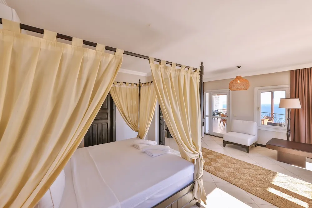 Superior Süit, 1 Büyük (Queen) Boy Yatak, Balkon, Deniz Manzaralı