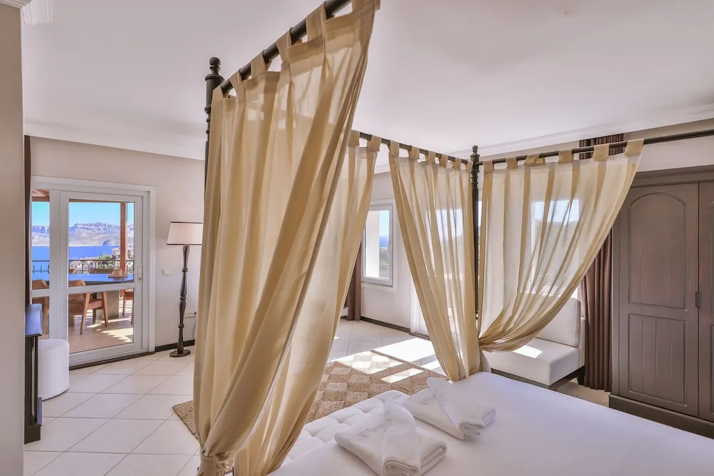 Superior Süit, 1 Büyük (Queen) Boy Yatak, Balkon, Deniz Manzaralı