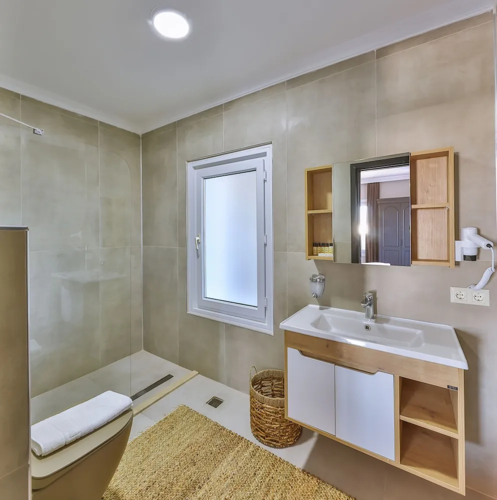 Deluxe Oda, 1 Büyük (Queen) Boy Yatak, Balkon, Deniz Manzaralı