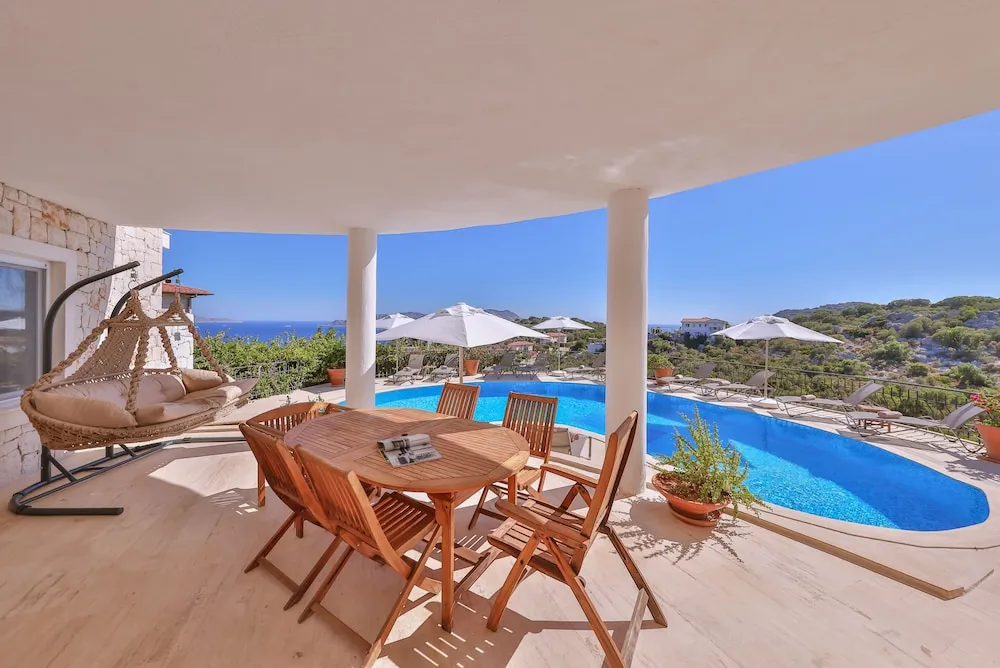 Junior Süit, 1 En Büyük (King) Boy Yatak, Havuz Manzaralı, Havuz Kenarı