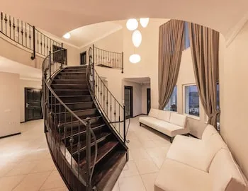 Hill House Yetişkinlere Özel
