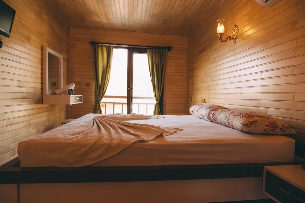 Honeymoon Tek Büyük Yataklı Oda