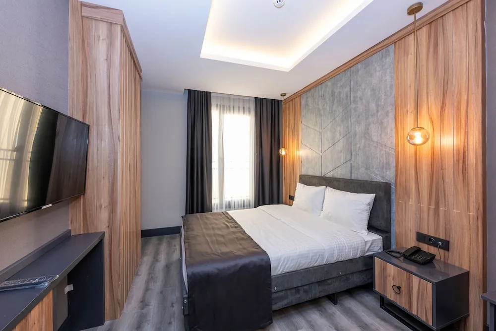 Standard Oda, 1 Çift Kişilik Yatak, Havuz Kullanımı, Şehir Manzaralı