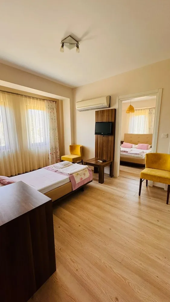 Deluxe Üç Kişilik Oda, 2 Yatak Odası