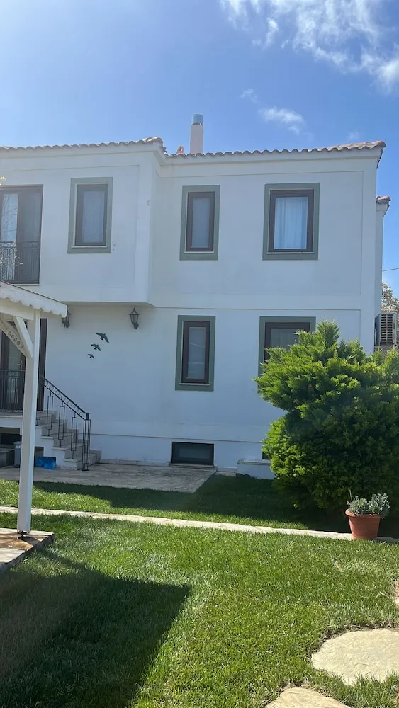 Konaklama yerinin ön cephesi