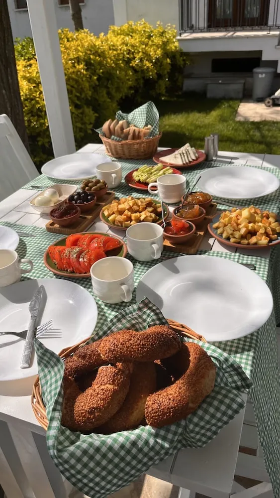 Konaklama yerinin ön cephesi