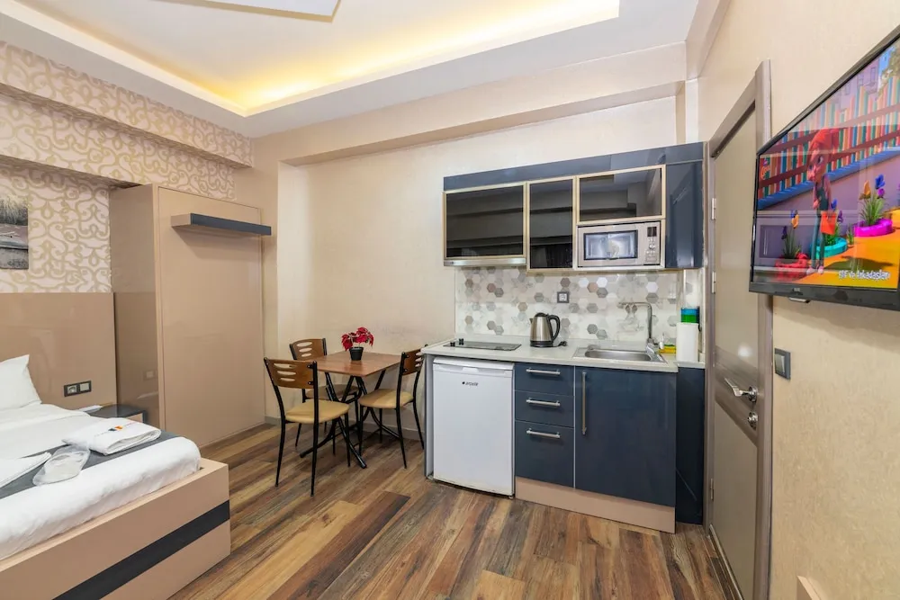Deluxe Studio Entrance Floor