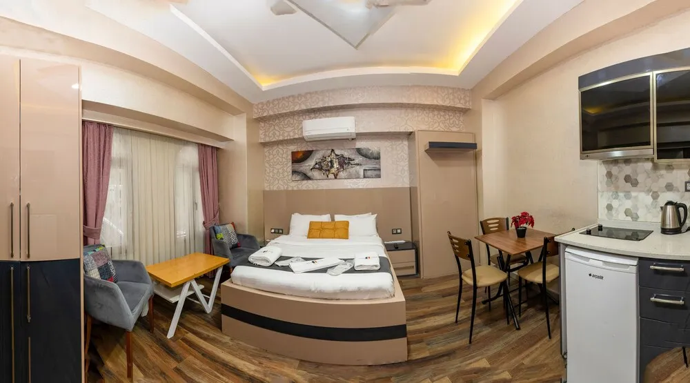 Deluxe Studio Entrance Floor
