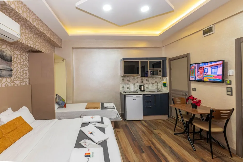 Deluxe Studio Entrance Floor