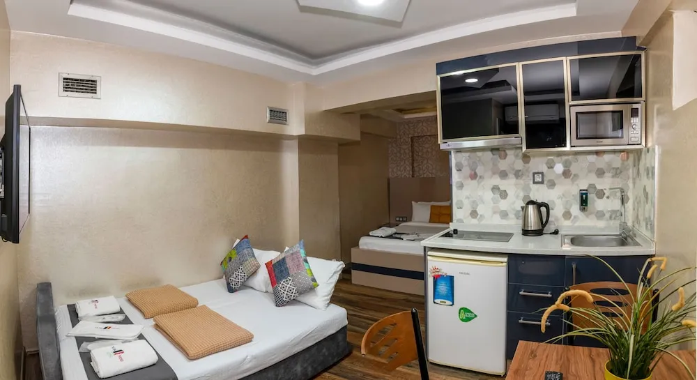 Deluxe Semibasement Suite