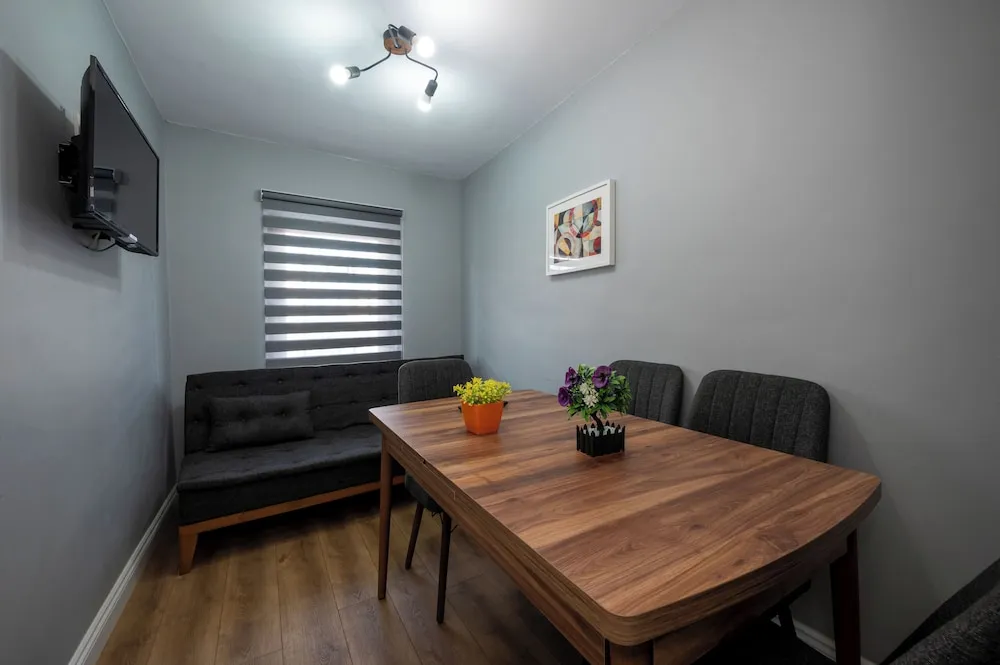 T) Two Bedroom Apartment with Balcony