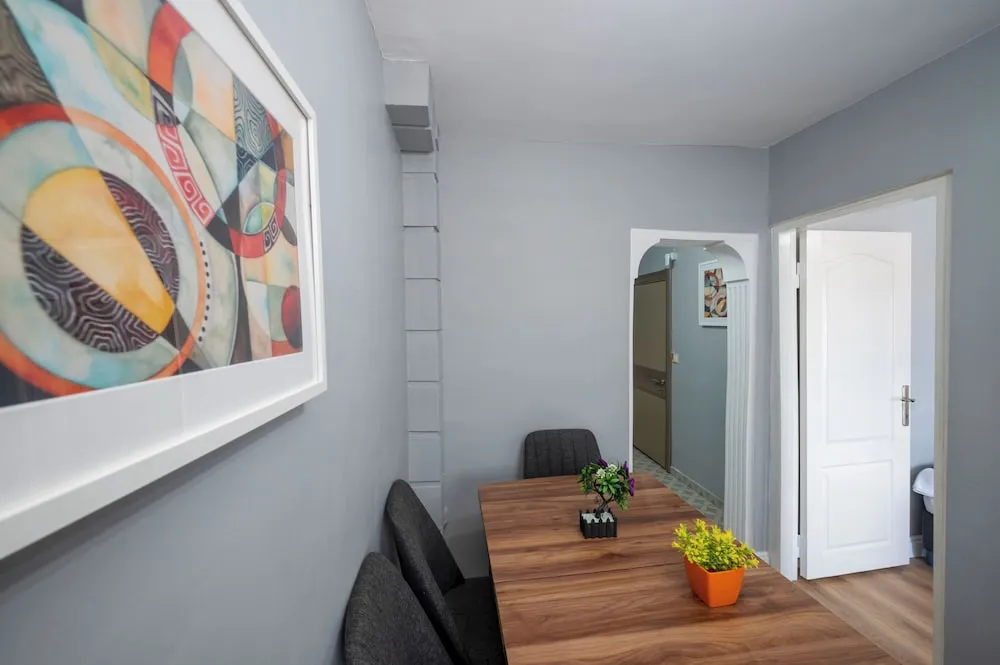 T) Two Bedroom Apartment with Balcony