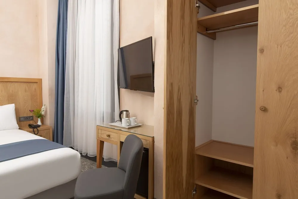 Standard Tek Büyük Yataklı Oda