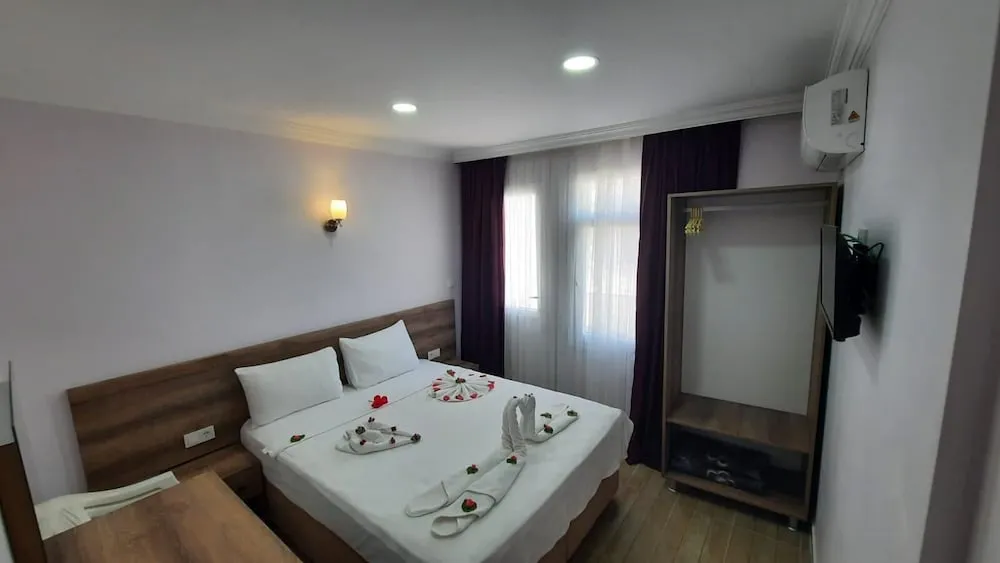 Classic Üç Kişilik Oda