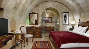 Seraphim Cave Suites & Spa