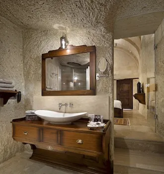 Seraphim Cave Suites & Spa