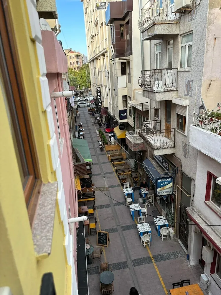 Family Oda, Balkon