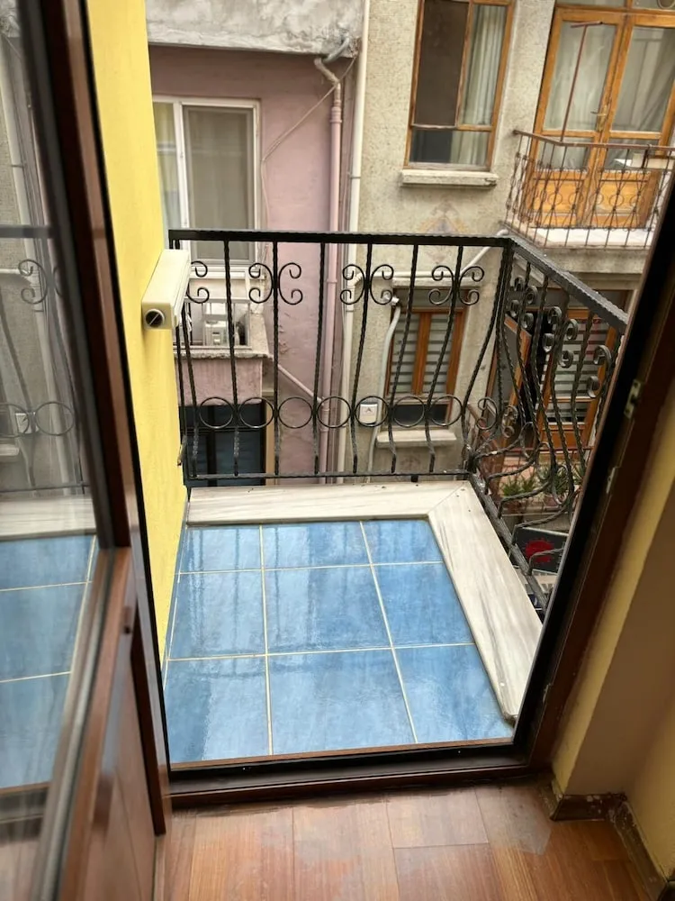 Family Oda, Balkon