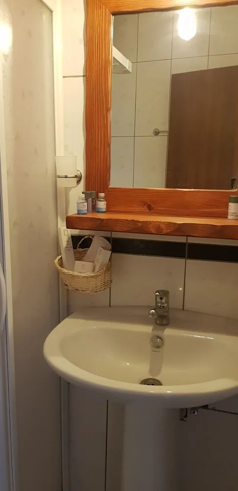 Deluxe Bahçe ve Havuz Manzaralı