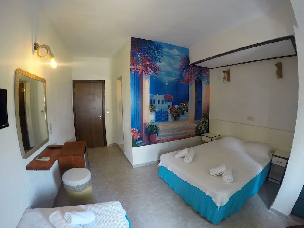Deluxe Bahçe ve Havuz Manzaralı
