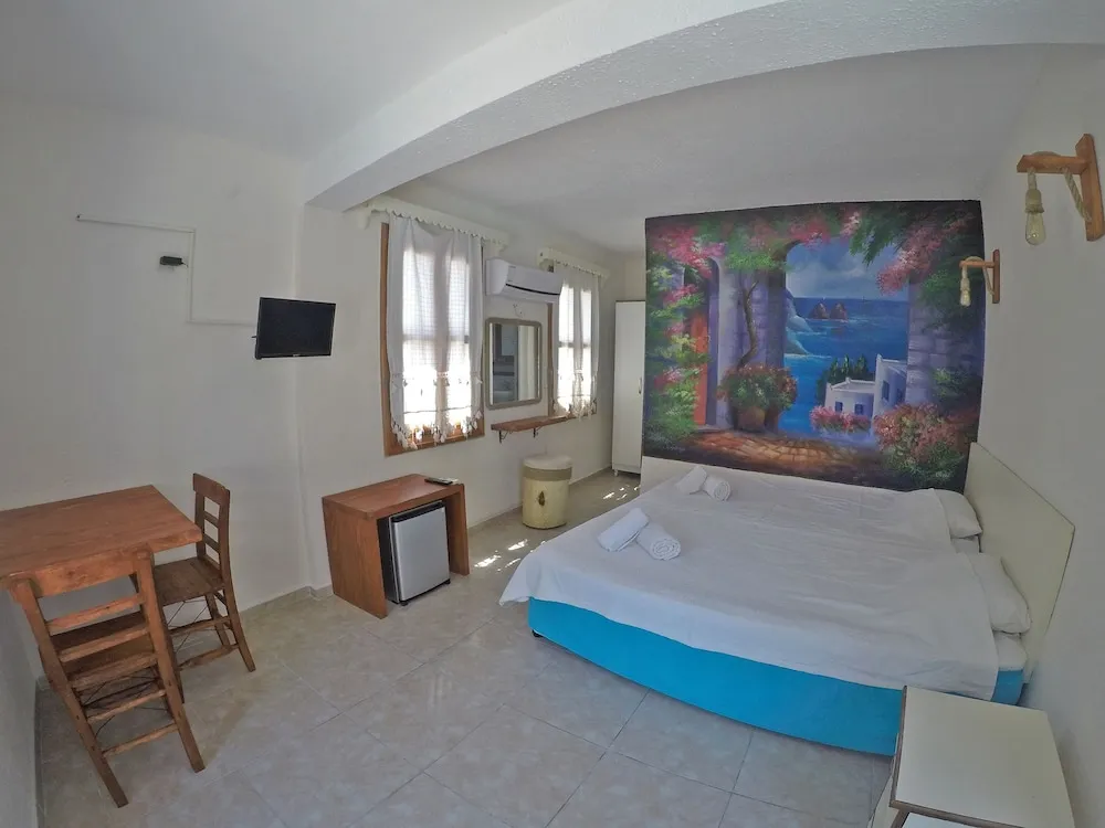 Deluxe Bahçe ve Havuz Manzaralı