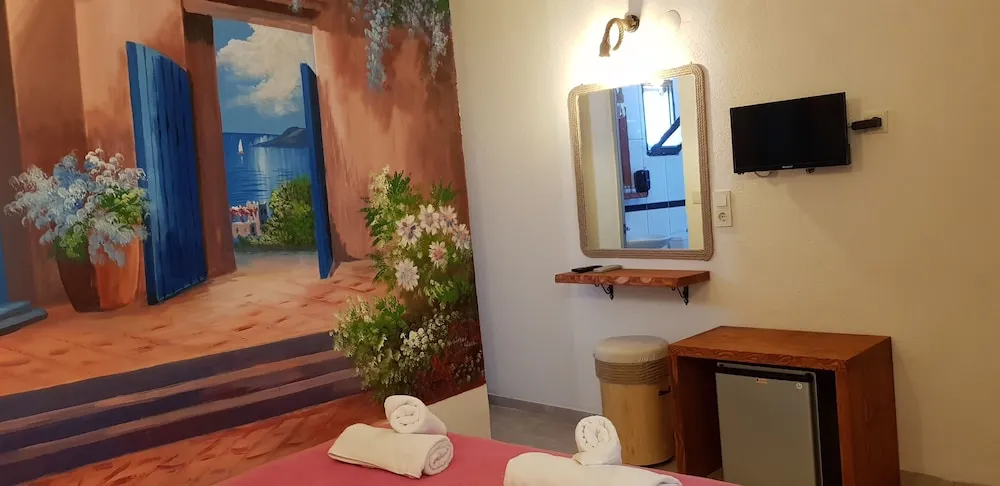Comfort Oda, 1 Büyük (Queen) Boy Yatak, Havuz Manzaralı