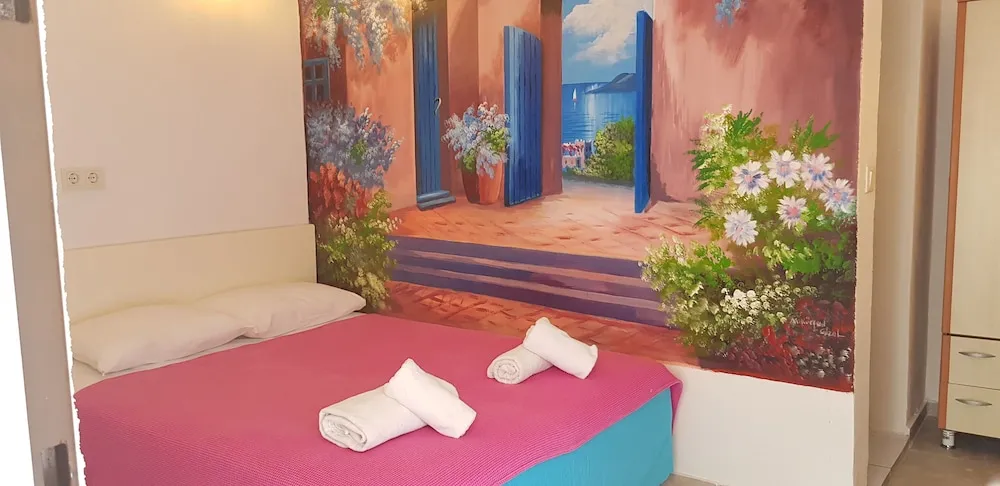 Comfort Oda, 1 Büyük (Queen) Boy Yatak, Havuz Manzaralı