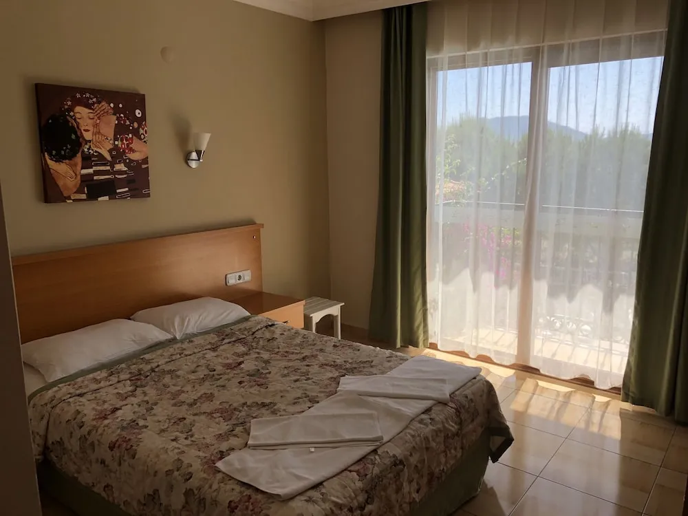 Basic Tek Büyük veya İki Ayrı Yataklı Oda