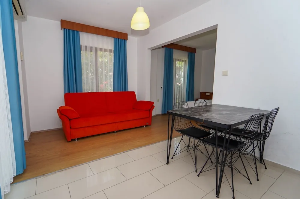 Luxury Oda, 1 Büyük (Queen) Boy Yatak ve Çekyat