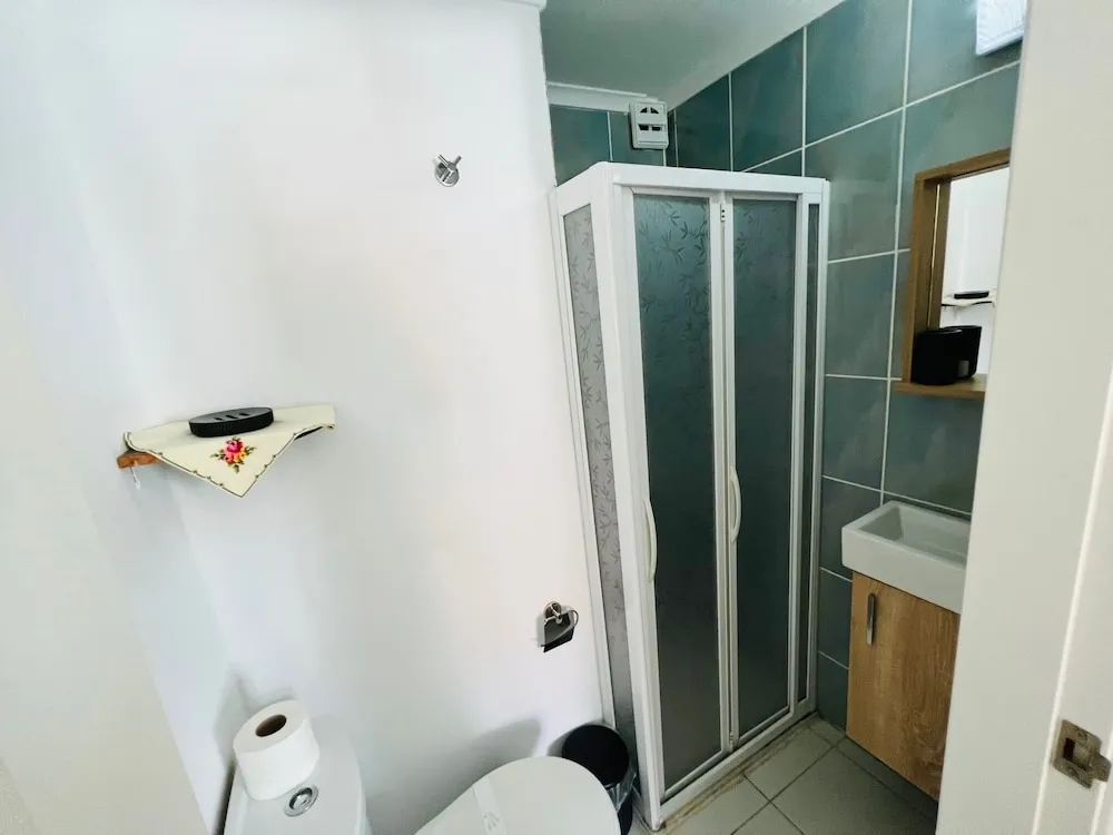 Basic Tek Büyük Yataklı Oda