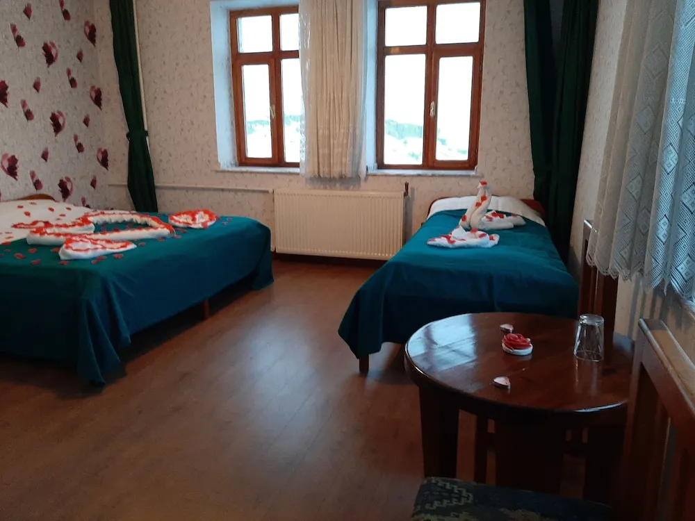 Tek Büyük veya İki Ayrı Yataklı Oda