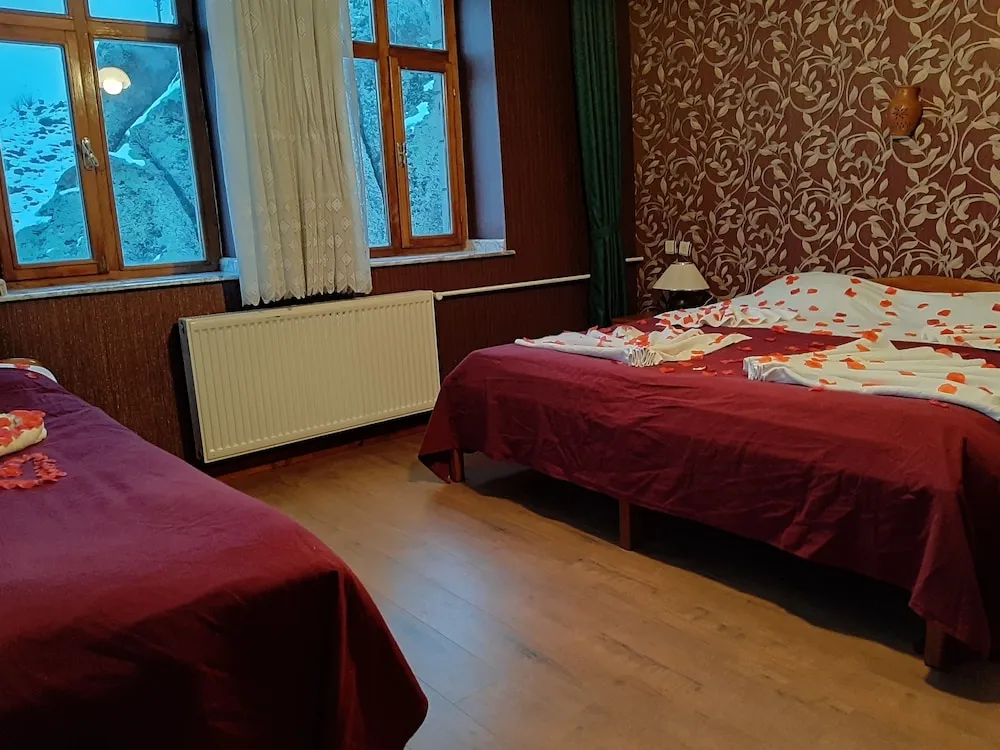 Tek Büyük veya İki Ayrı Yataklı Oda