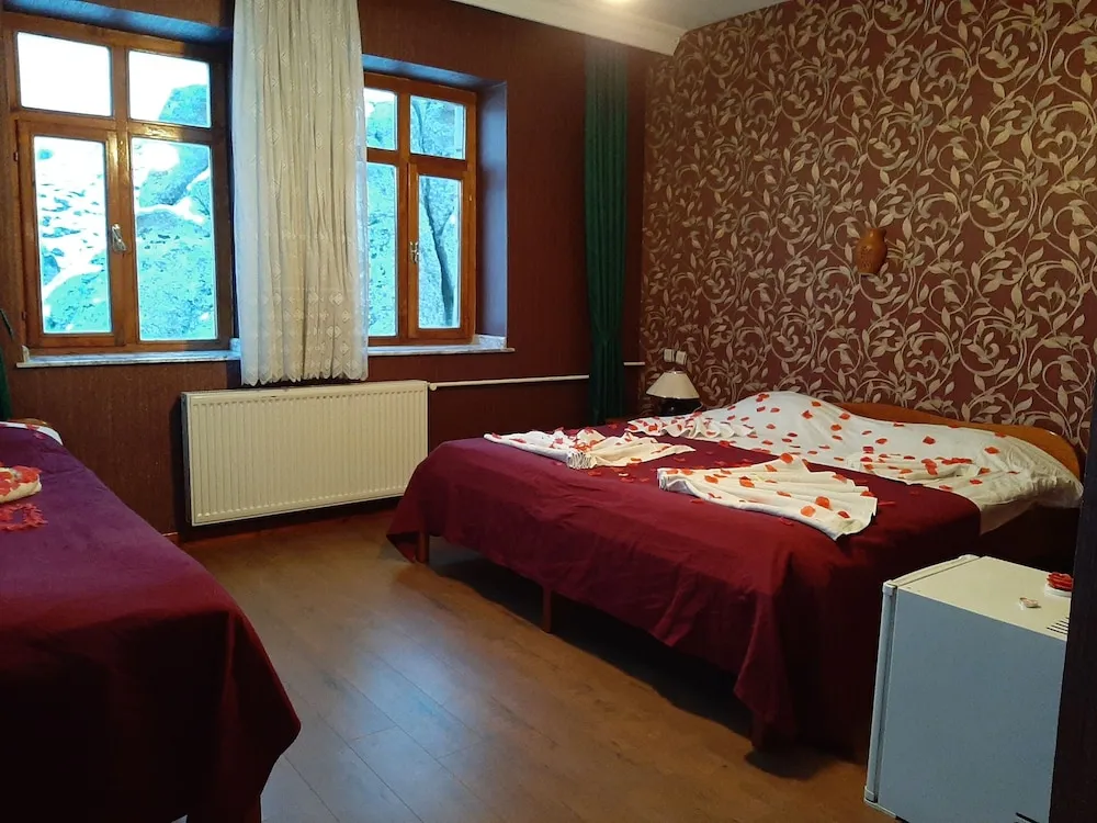 Tek Büyük veya İki Ayrı Yataklı Oda