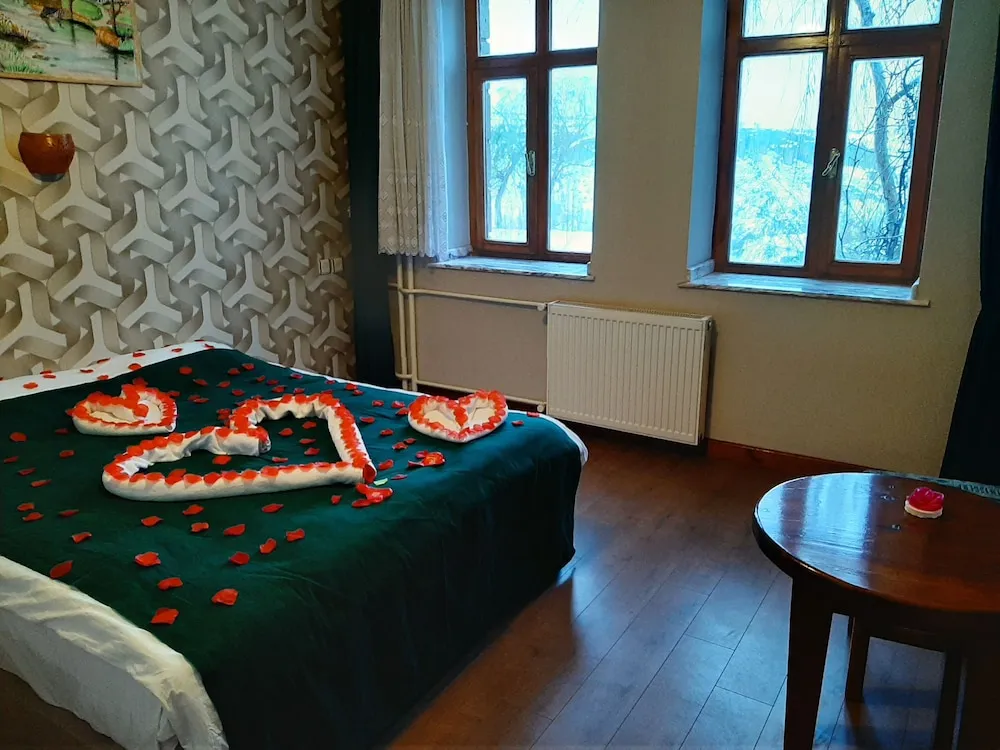 Üç Kişilik Oda